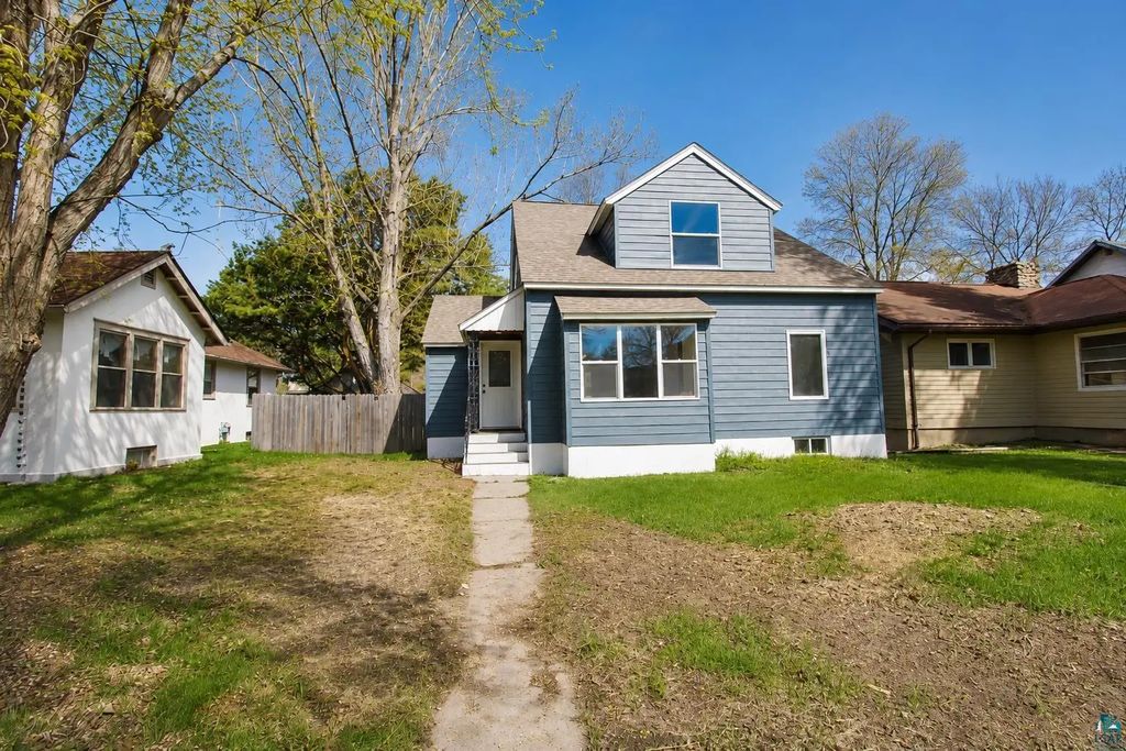 1008 3rd St, International Falls