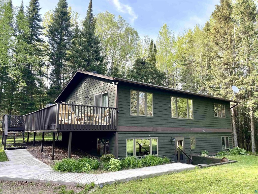 300 Caribou Tr, Lutsen