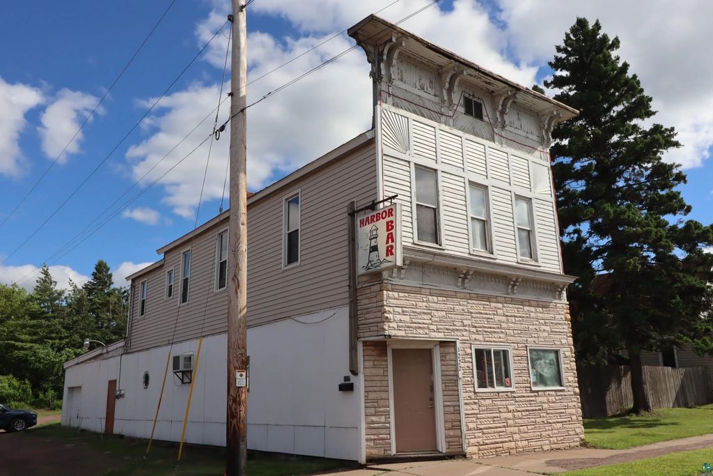 1222 Lake Shore Dr E, Ashland