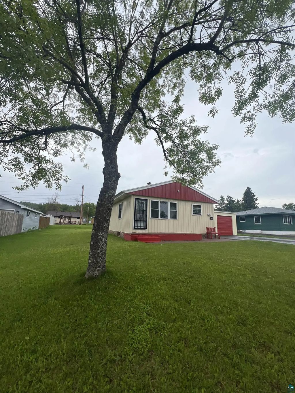 84 Edison Blvd, Silver Bay