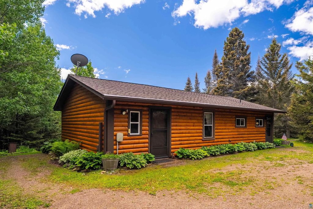 871 Gunflint Tr, Grand Marais