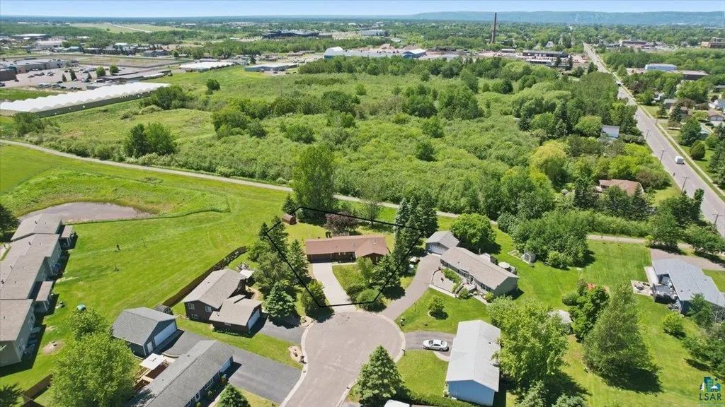 2 Willow St, Superior
