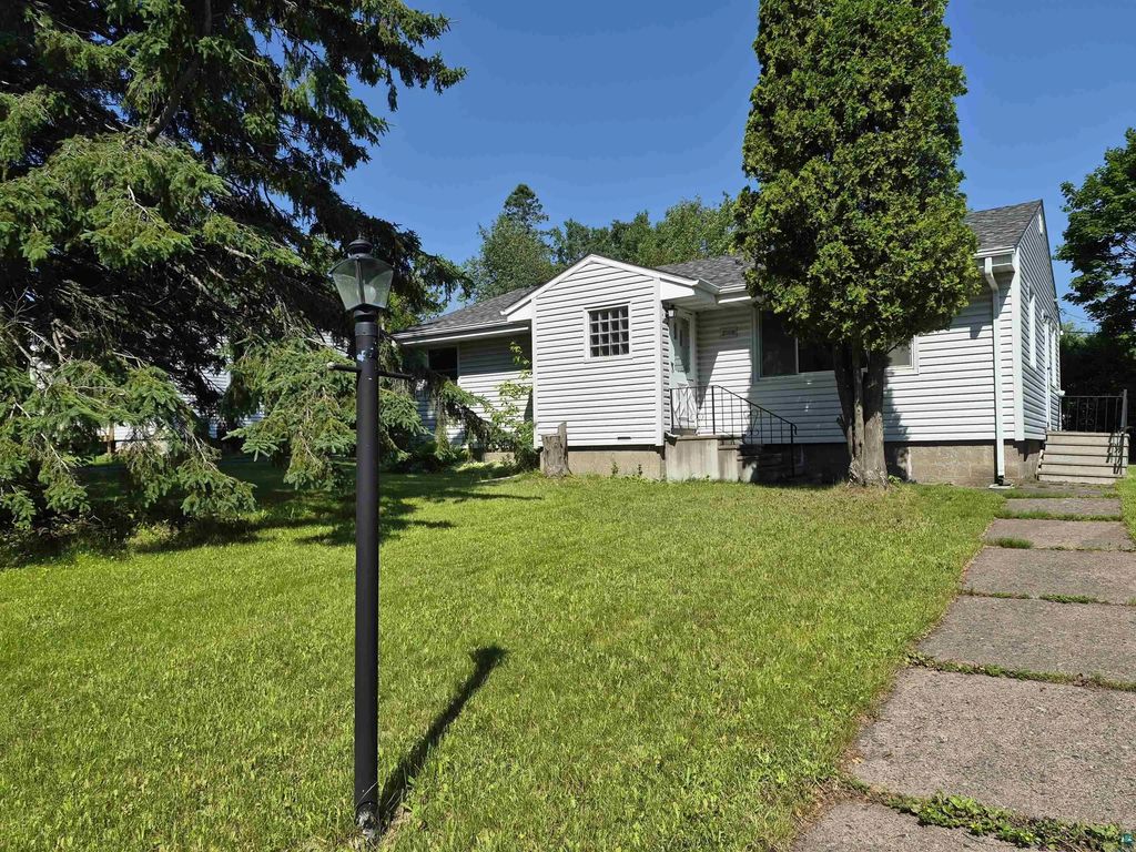 2109 W 22nd St, Duluth