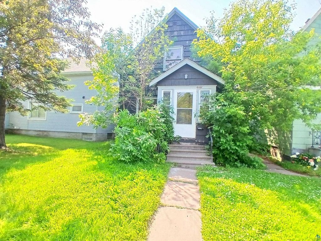 1323 Birch Ave, Superior
