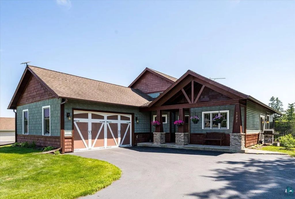 1332 Harbor Hills Dr, Two Harbors