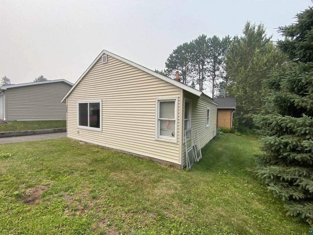2305 Pershing St, Duluth