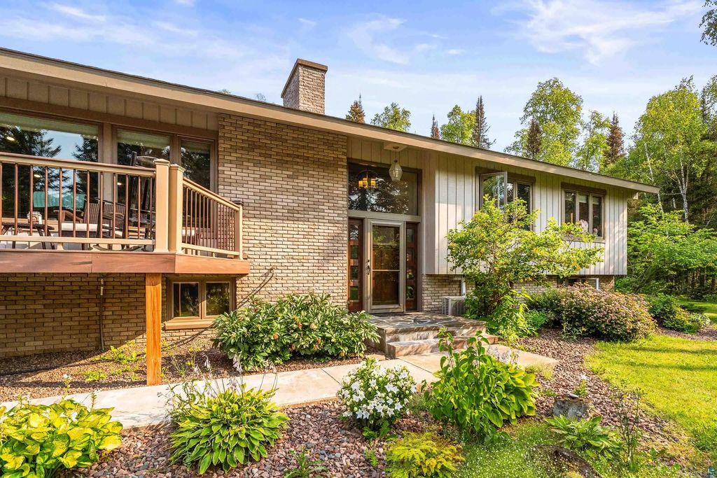 1521 Highway 61 E, Grand Marais