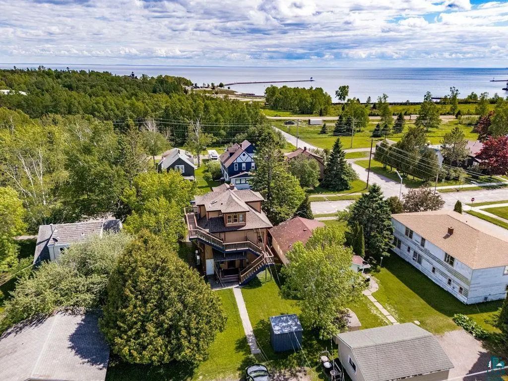 227 South Ave, Two Harbors