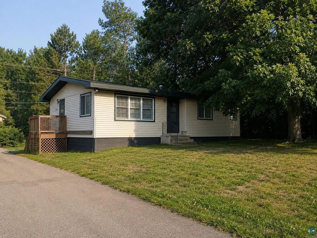 1325 20th St, Cloquet
