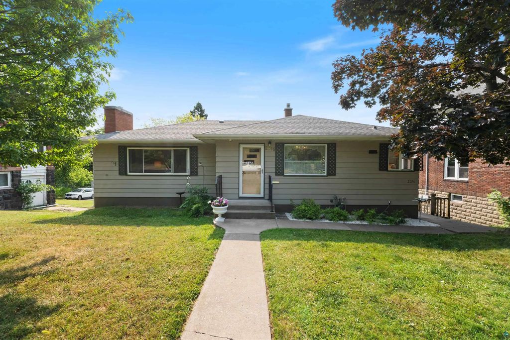 2016 E 3rd St, Duluth