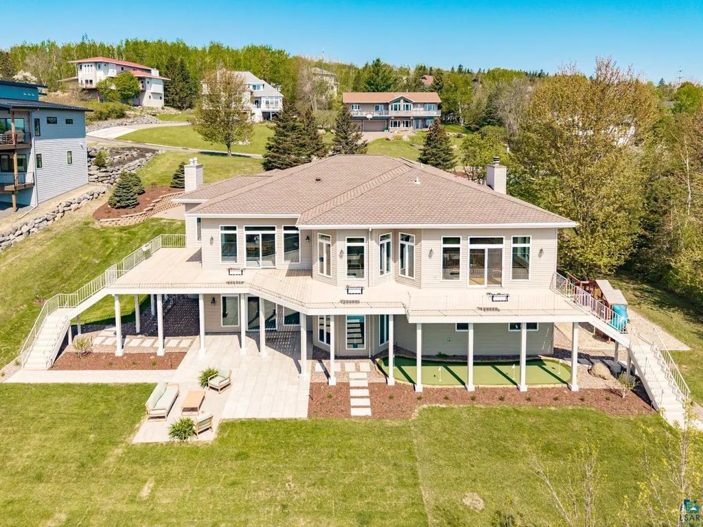 2906 W 15th St, Duluth