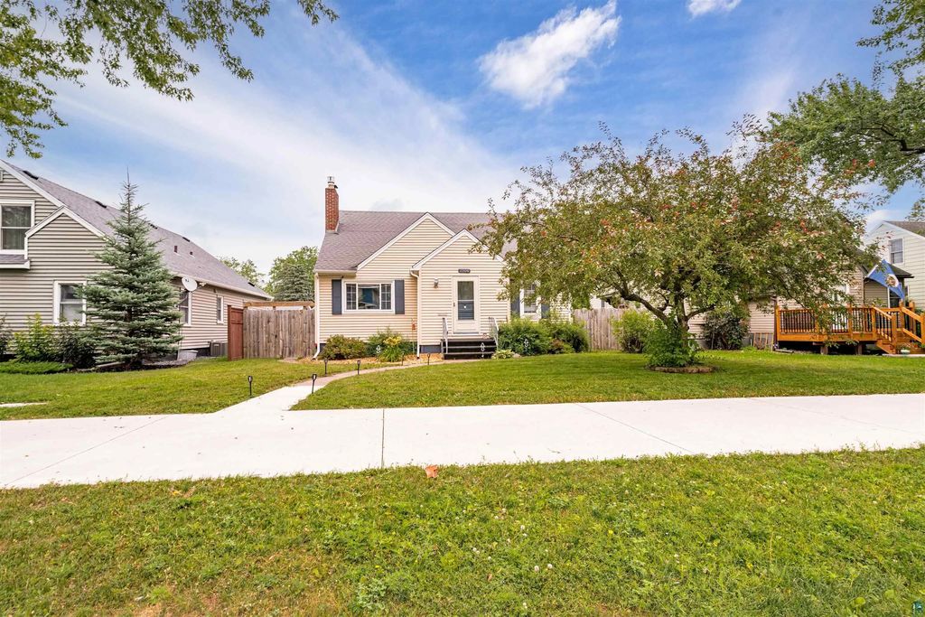 2206 Hammond Ave, Superior