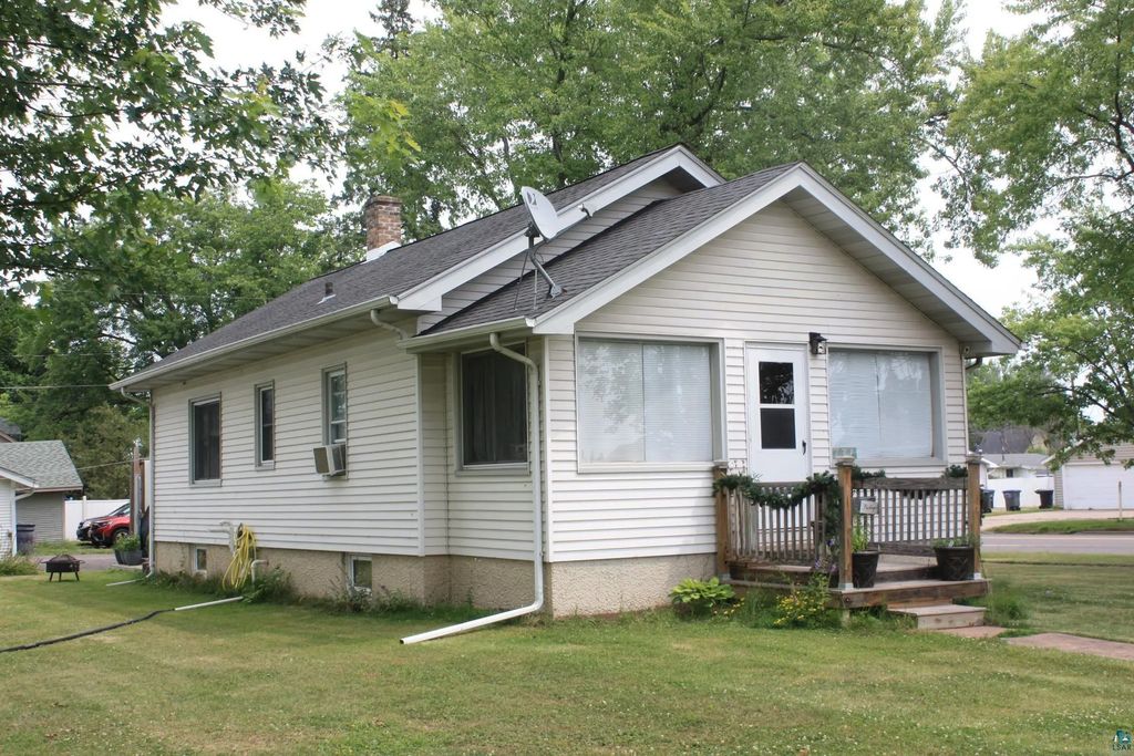 1731 E 8th St, Superior