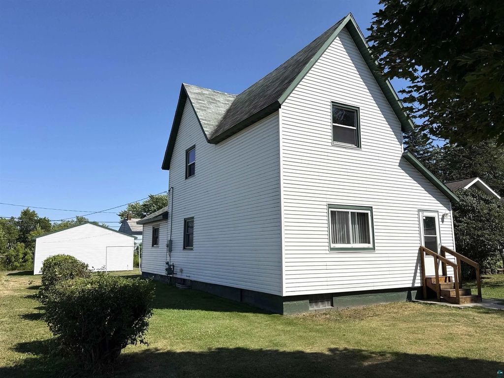 612 Fisher Ave, Superior