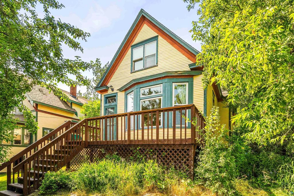 1323 W 1st St, Duluth