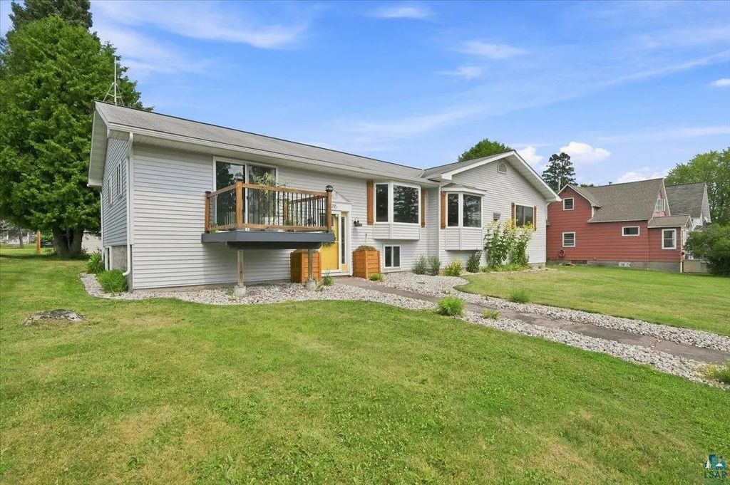 915 9th Ave, Two Harbors