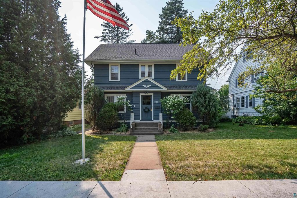 2207 Hammond Ave, Superior