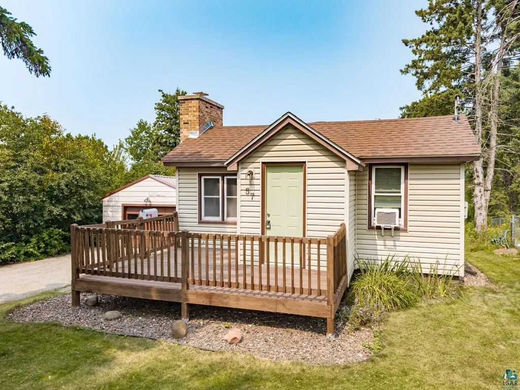 57 W Chisholm St, Duluth