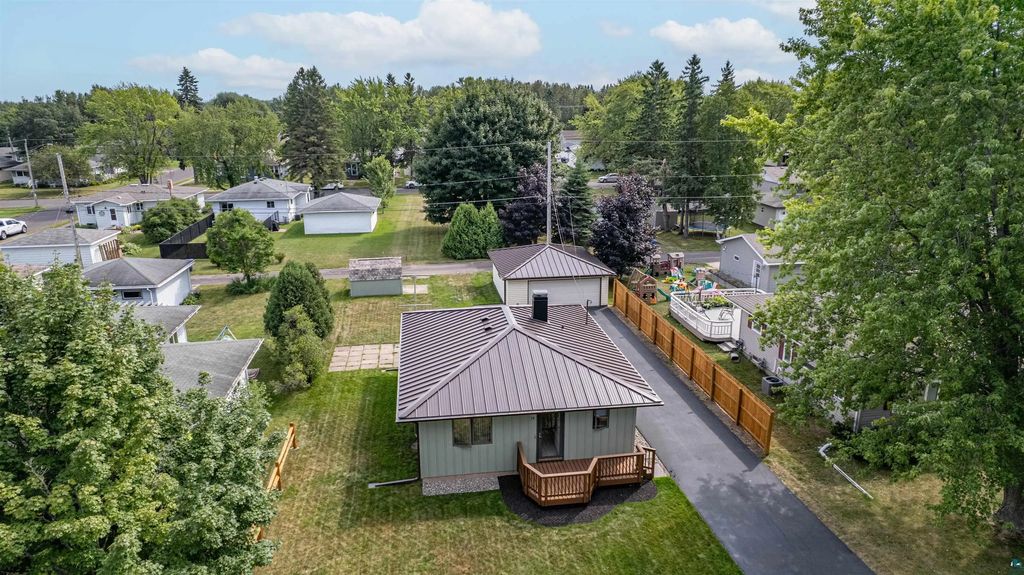 38 Maple Ave, Superior