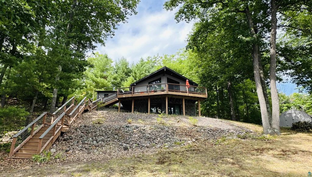 10375 Hillside Ln, Iron River