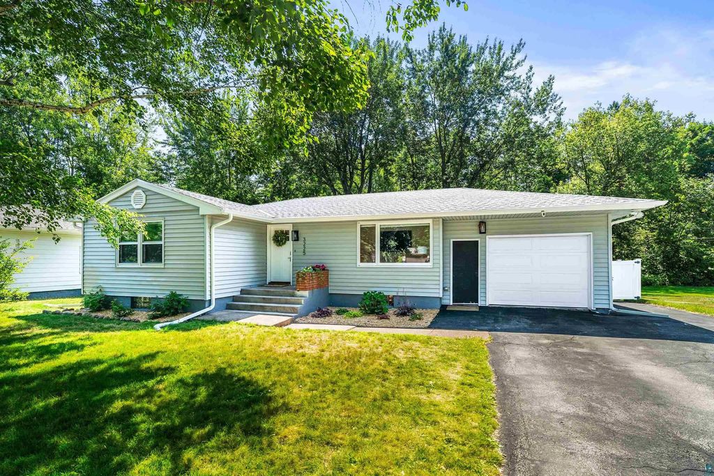 3225 Celia St, Duluth