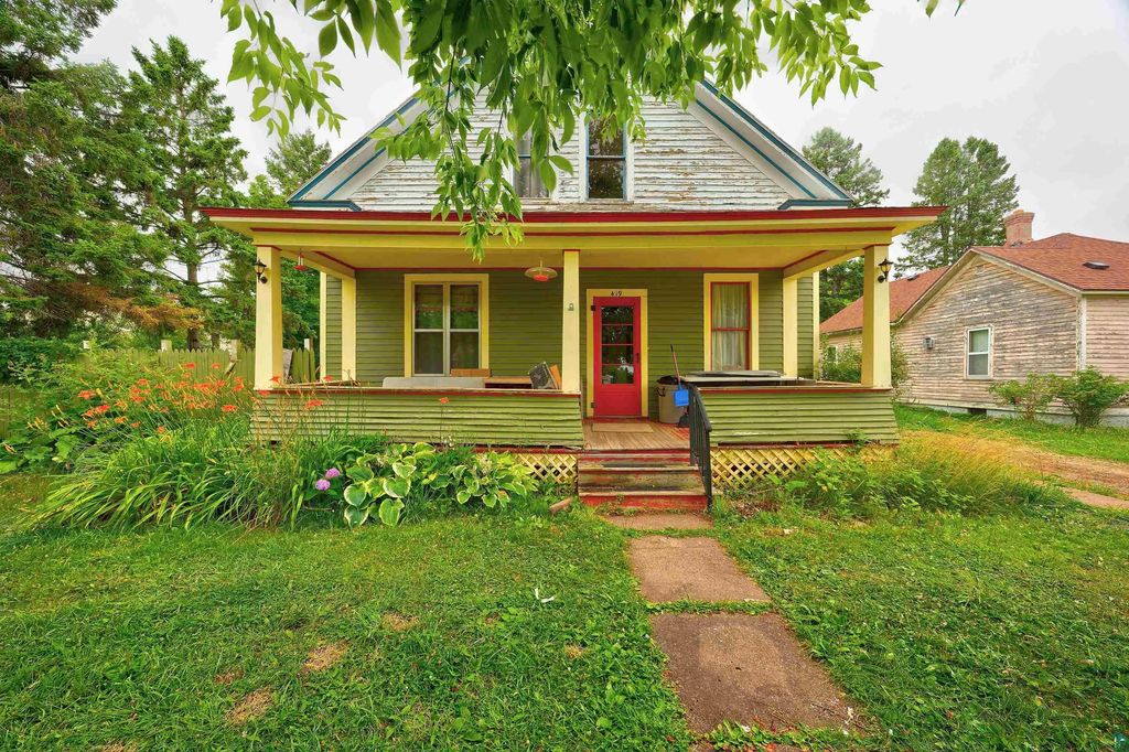 419 W 3rd St, Washburn