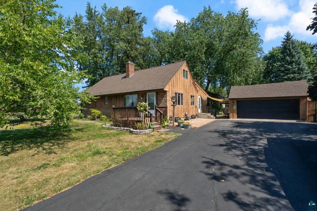 2 Royalton Rd, Superior