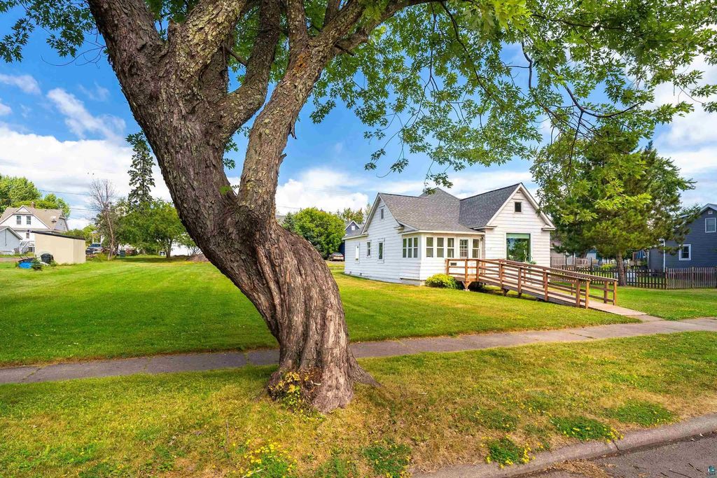 317 1st Ave, Two Harbors