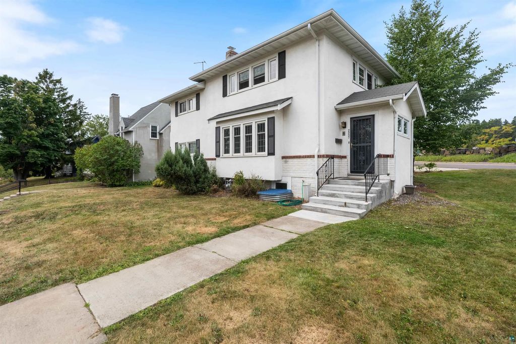 2337 E 8th St, Duluth