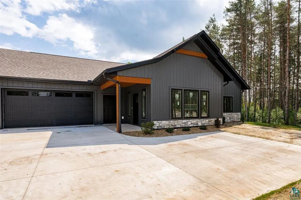 3806 Lavaque Rd 3806, Hermantown