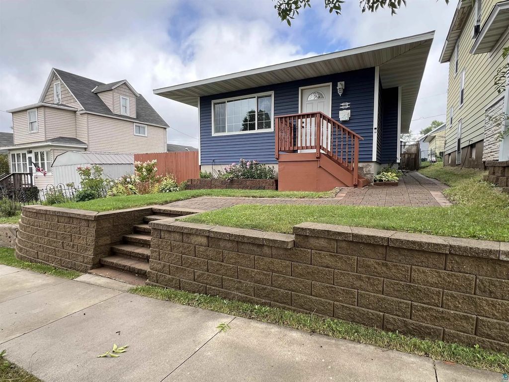 719 Garfield St, Eveleth