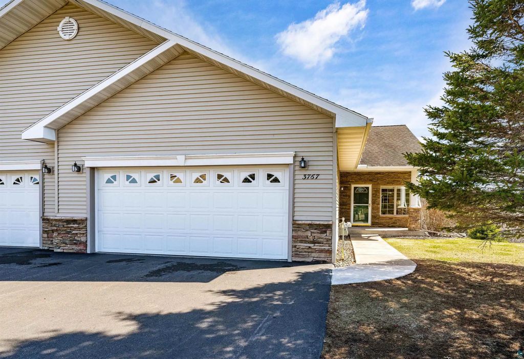 3767 Keene Creek Ln 3767, Hermantown