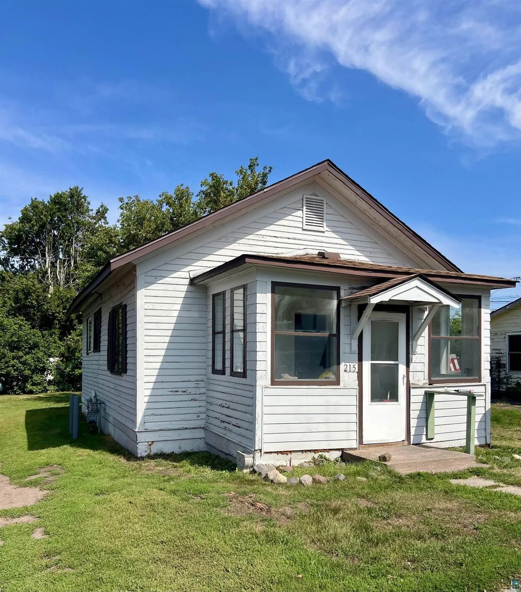 215 Walnut Ave, Carlton
