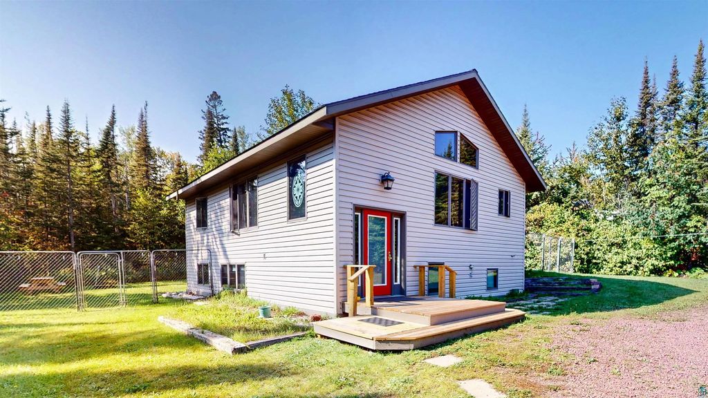 535 Humphrey Cr, Grand Marais