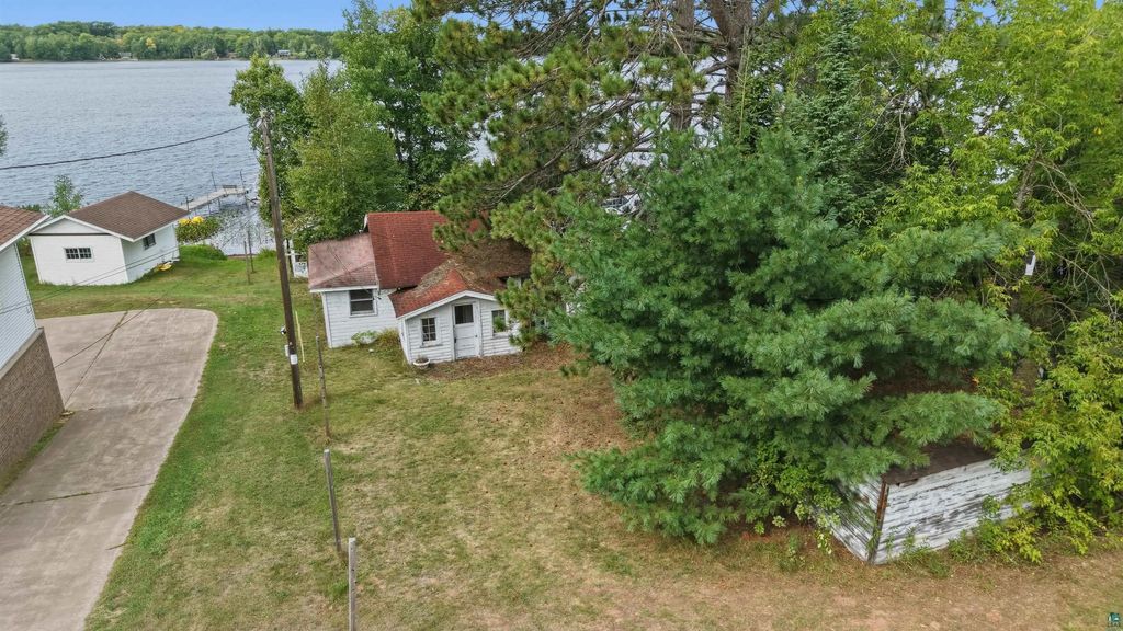 8075 S Dowling Lk Rd E, Superior