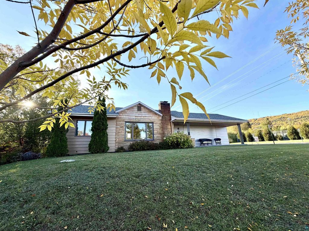 419 2nd Ave W, Grand Marais