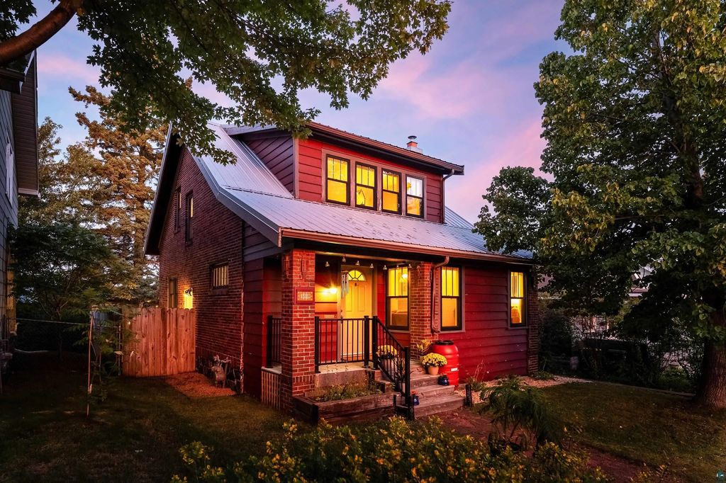 1520 N 9th Ave E, Duluth