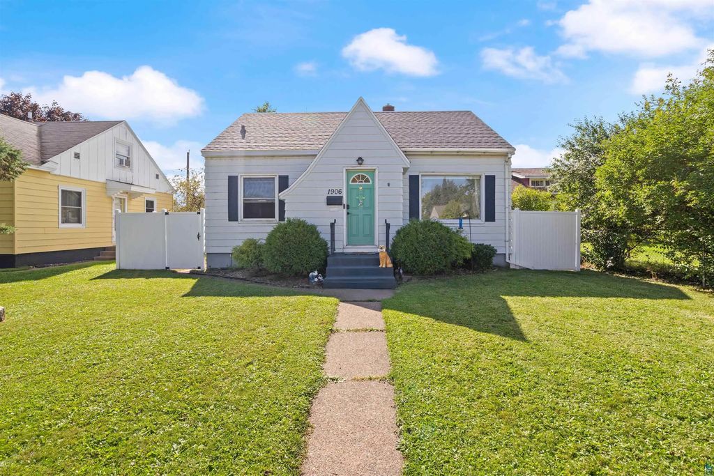1906 E 5th St, Superior