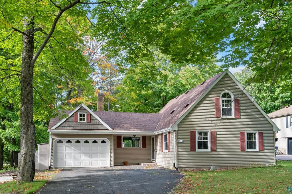 1915 Hartley Rd, Duluth