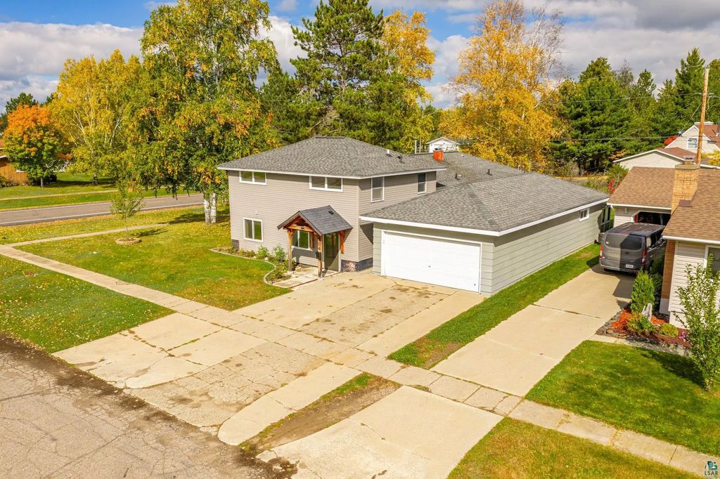 104 South Dr, Babbitt