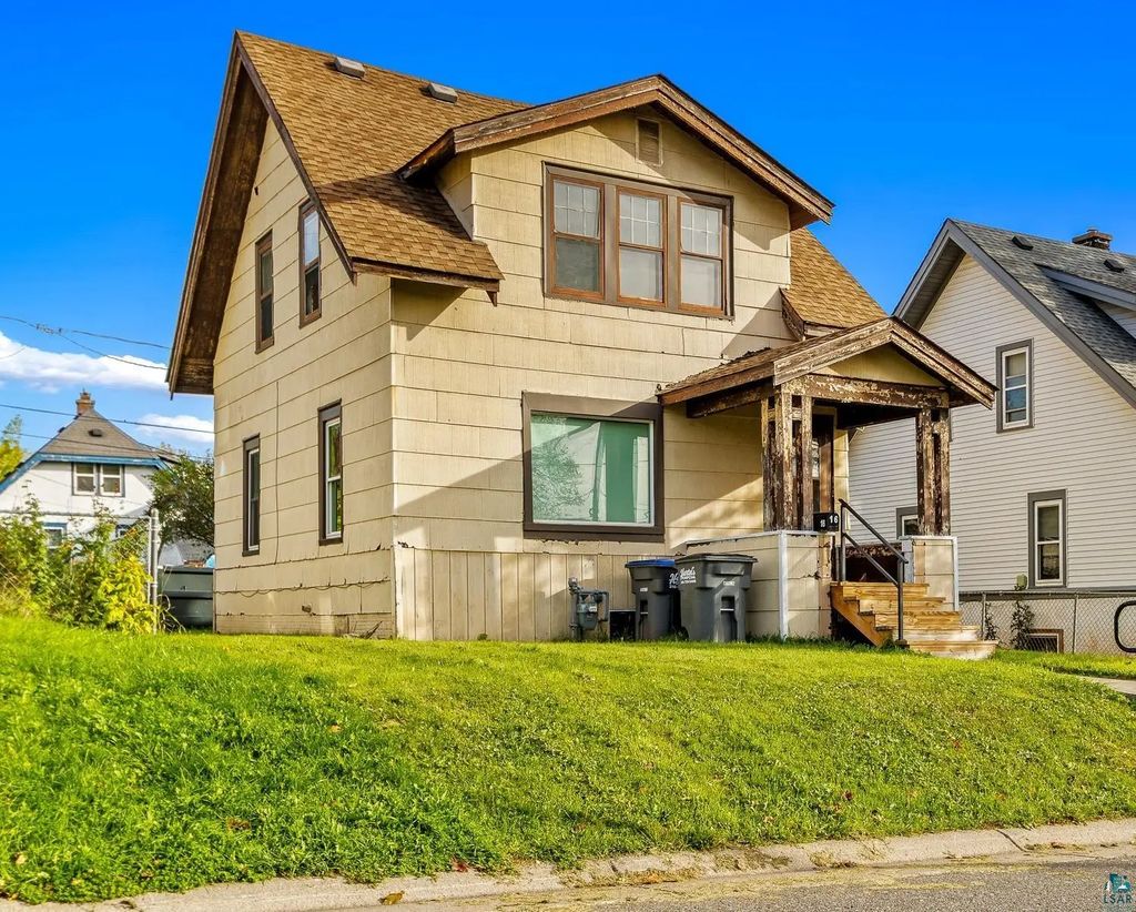 16 Sunnyside St, Duluth