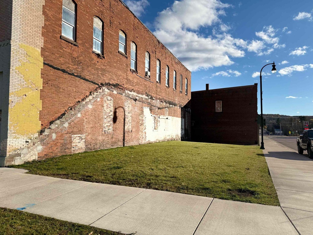 100 Main Street S, Mellen