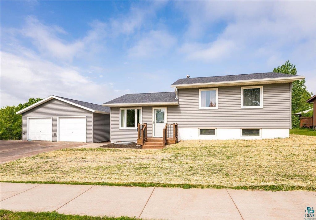 135 Edison Boulevard, Silver Bay