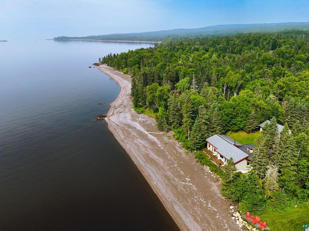 3818 Manitoo Tr, Grand Marais