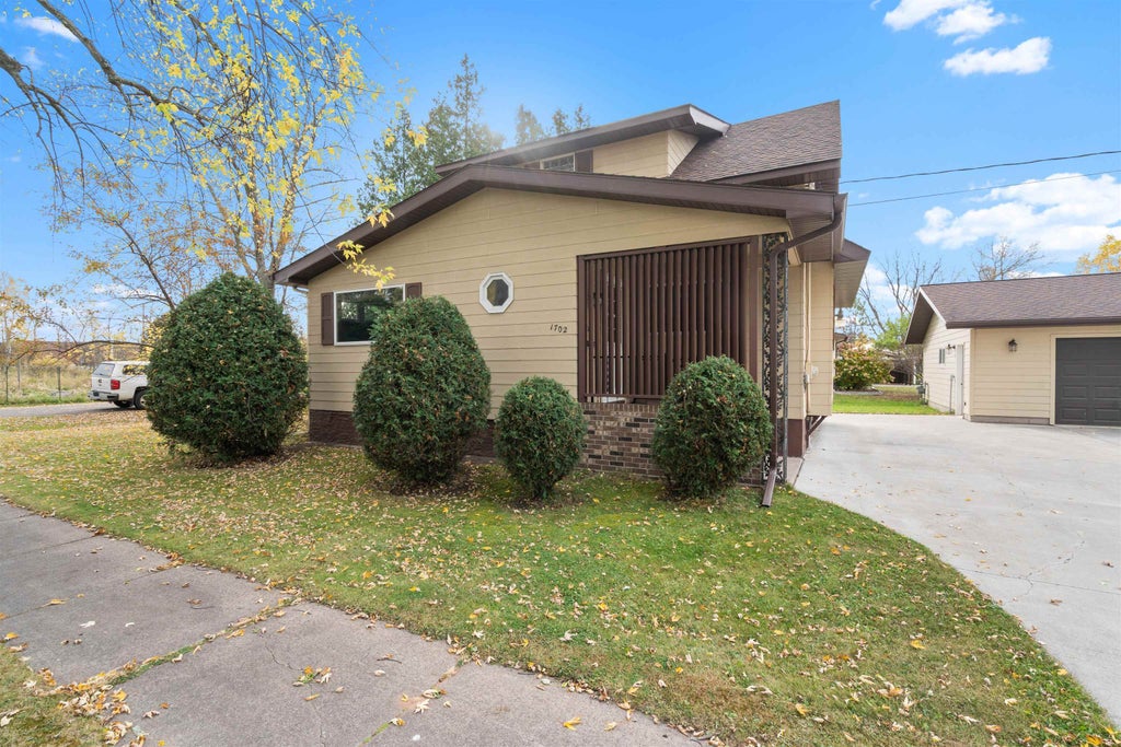 1702 N 60th Street, Superior