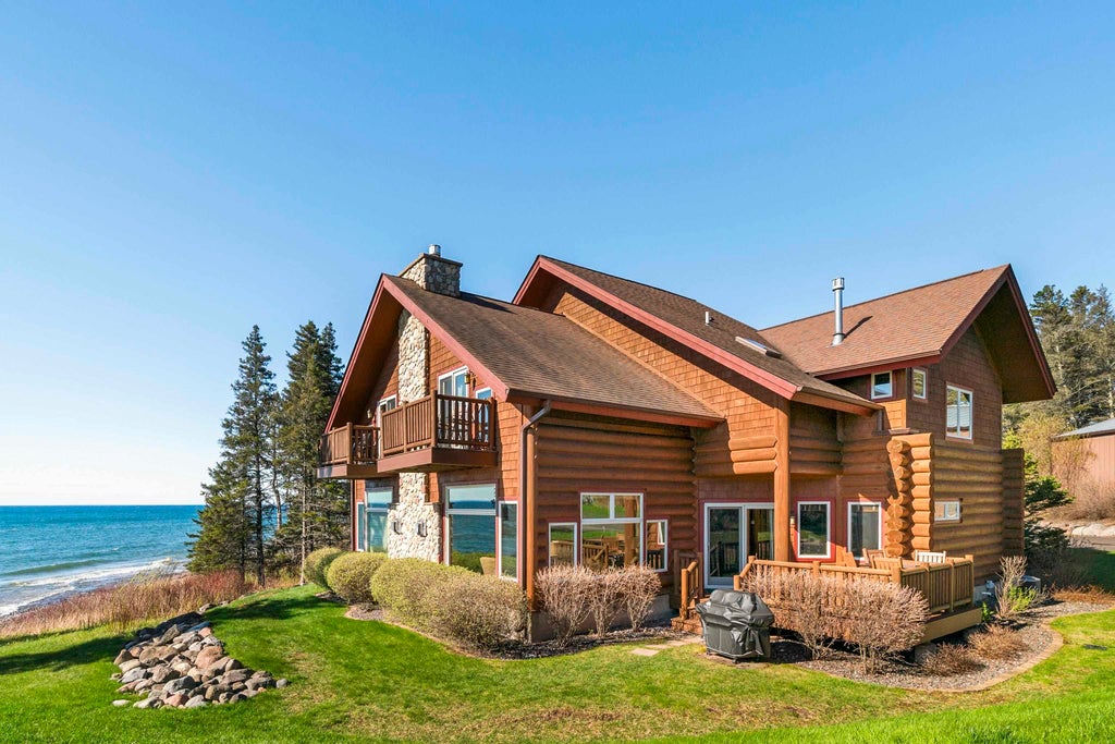 2826 Highway 61, Two Harbors