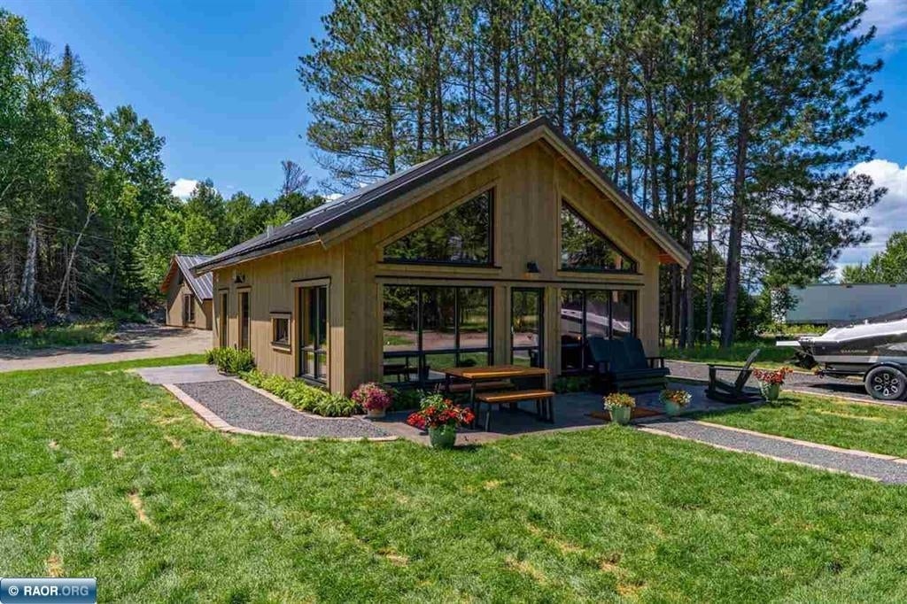 128 Marjo Drive, Tower