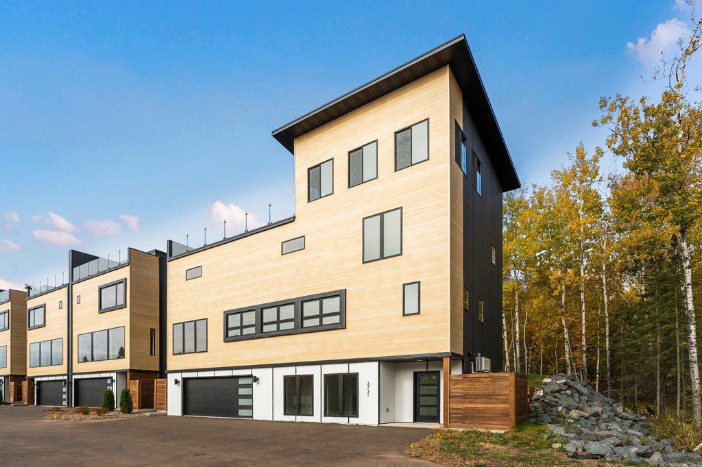 3731 London Road, Duluth