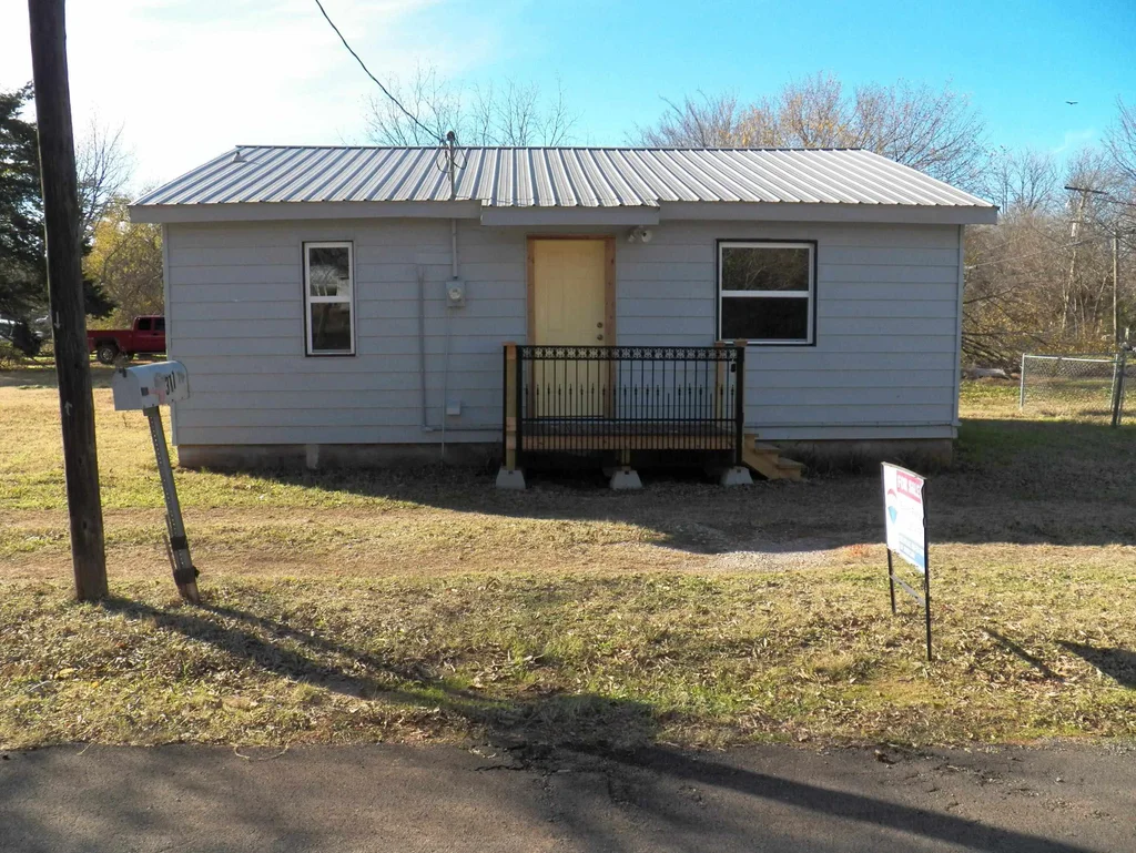 611 S 6th St, COMANCHE