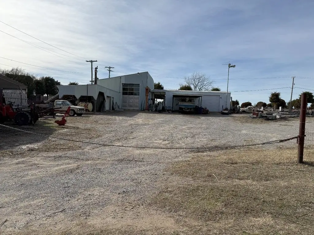 679 S Industrial Avenue, DUNCAN